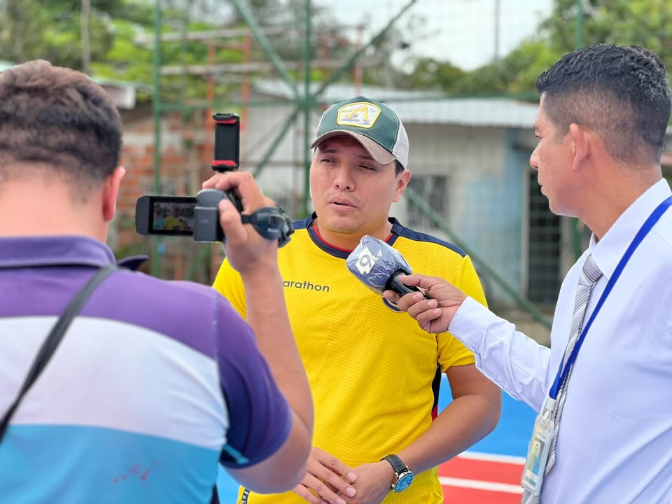 Enrique Baquerizo Moreno inaugura cancha en El Sauce y presenta nuevos proyectos para Los Lojas