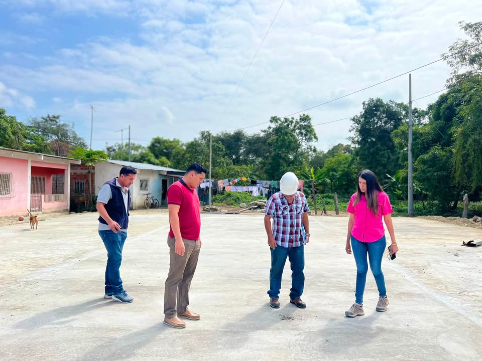 GAD Parroquial Los Lojas supervisa construcción de cancha en El Sauce