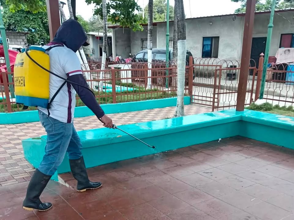 GAD Los Lojas mantiene jornadas de fumigación y control de plagas en espacios públicos