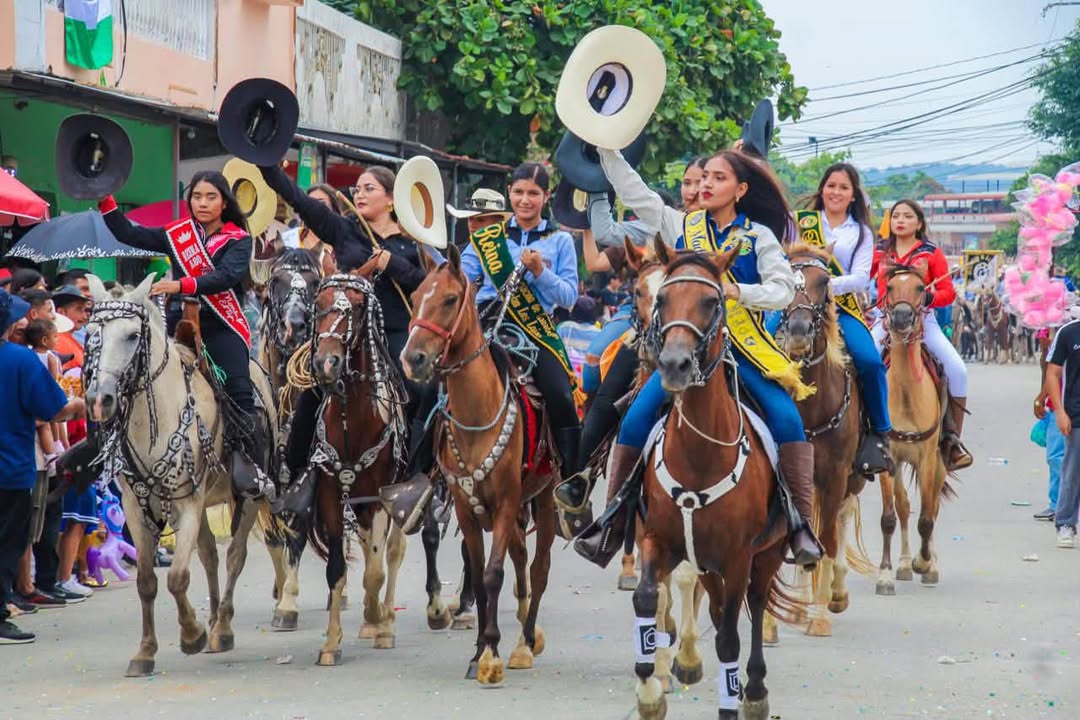 Los Lojas celebró su día con una grandiosa cabalgata que unió a las asociaciones locales