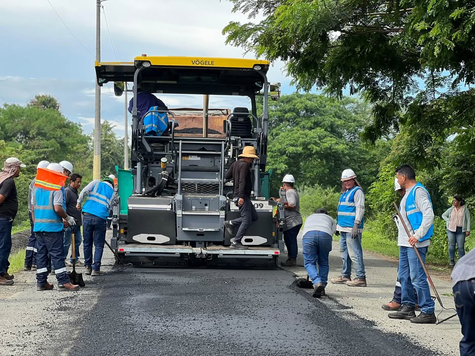 Los Lojas: Prefectura del Guayas inicia bacheo en vía Los Lojas – Palo de Iguana